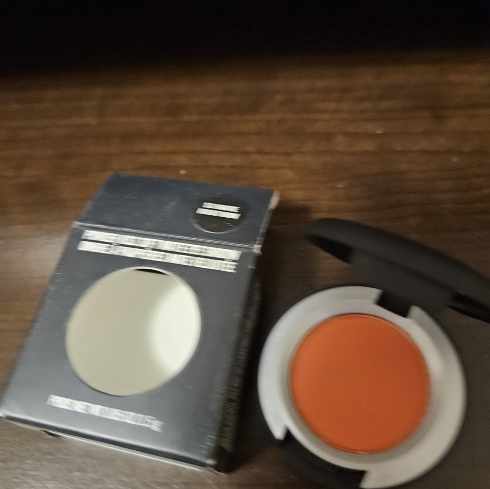 Mac Powder Kiss Soft Single Eyeshadow in So Haute Right Now (NIB)